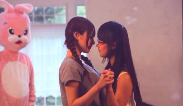 sex gay spiderman Cho anh họ nếm nhớt lồn dâm của em